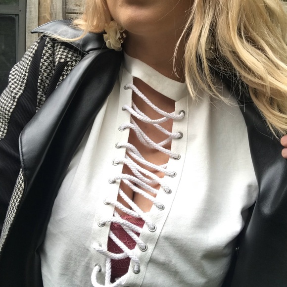 Lace up boyfriends T-Shirt - Picture 3 of 4